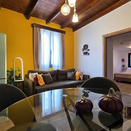 Domus Fidias Apartment *